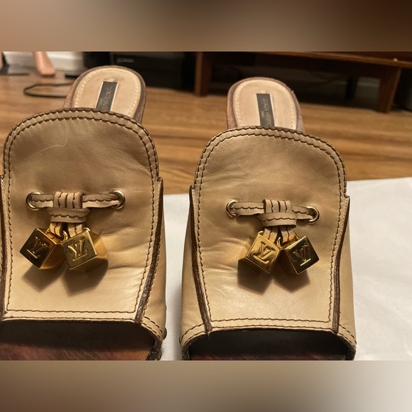 Louis Vuitton Slides Size 39 (US 9) - Picture 5 of 8